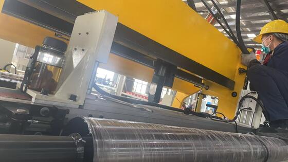 Автоматическая машина для намотки медной фольги с холодной сваркой под давлением, двумя сервомоторами и мощностью намотки 22 кВт